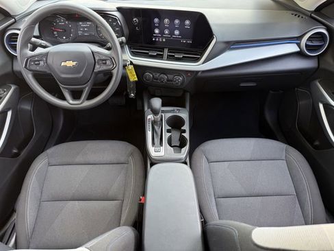 Certified 2025 Chevrolet Trax LS image 13