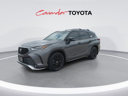 Used 2023 Toyota Highlander XSE FWD image 4