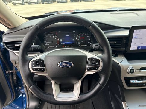 Used 2023 Ford Explorer XLT w/ Equipment Group 202A RWD image 15