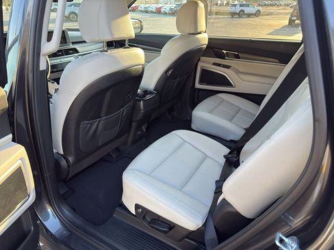 Used 2022 Kia Telluride EX w/ EX Premium Package image 14