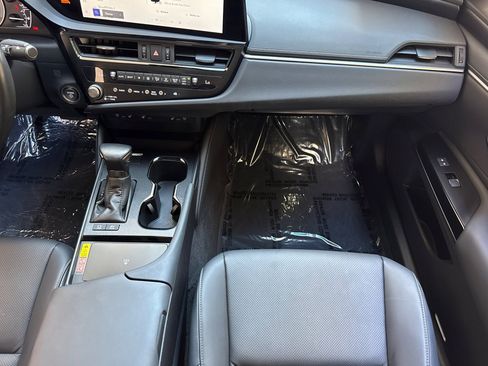 Used 2023 Lexus ES 300h w/ Premium Package FWD image 32