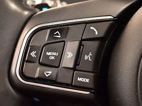 Used 2020 Jaguar F-PACE Premium image 39