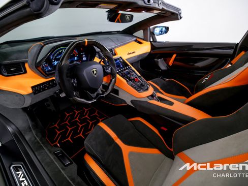 Used 2021 Lamborghini Aventador SVJ AWD/4WD image 14