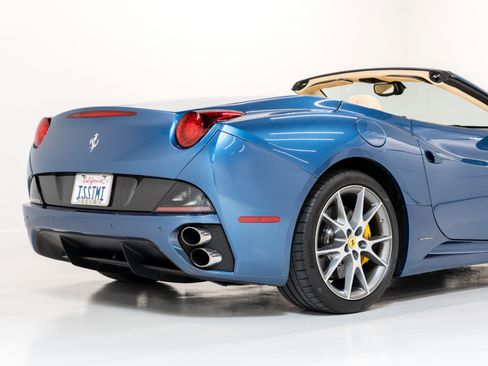 Used 2010 Ferrari California image 17