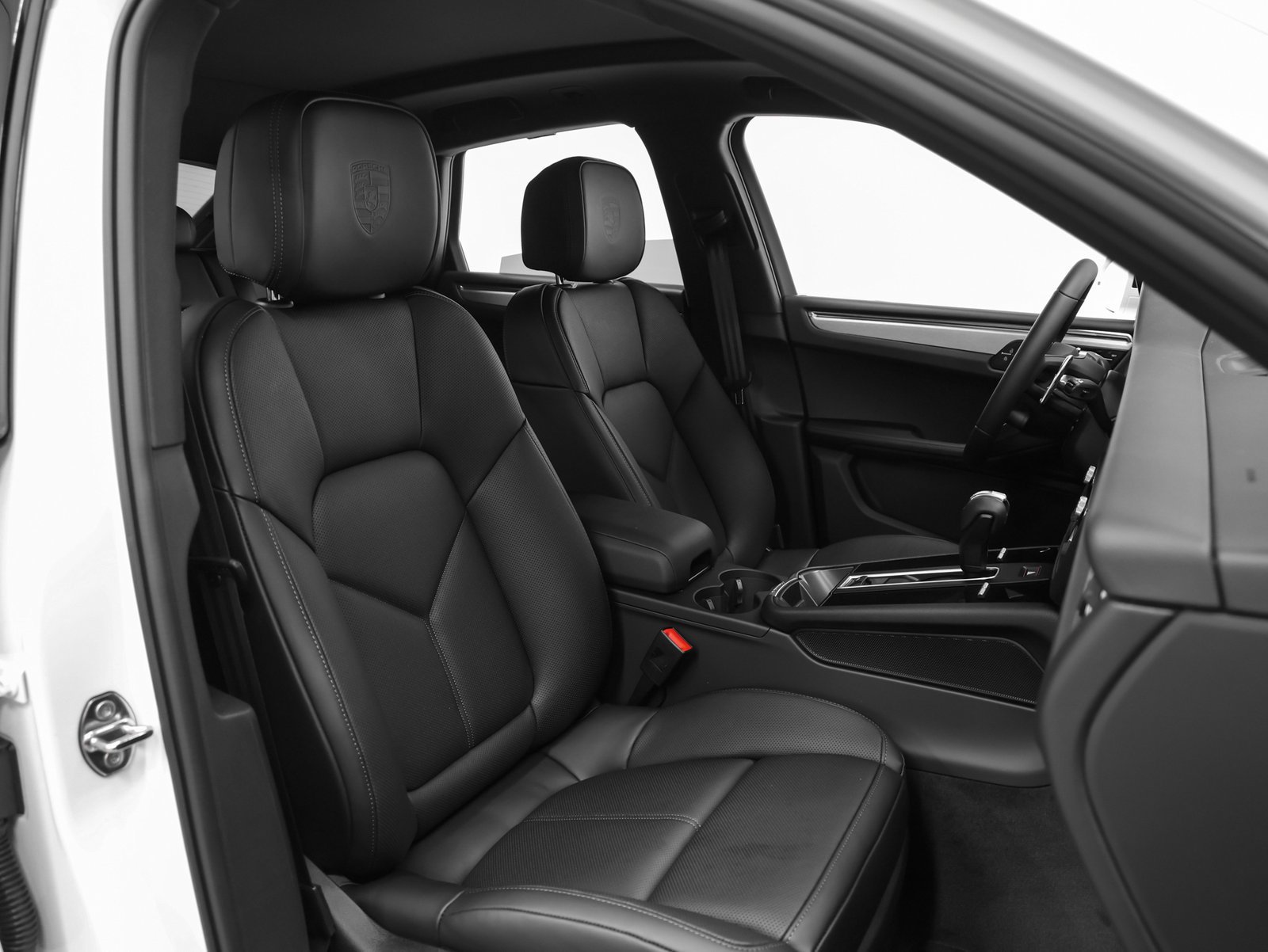 Certified 2026 Porsche Macan AWD/4WD image 23