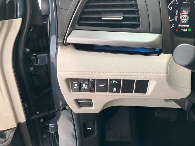 Certified 2026 Honda Odyssey Touring image 14