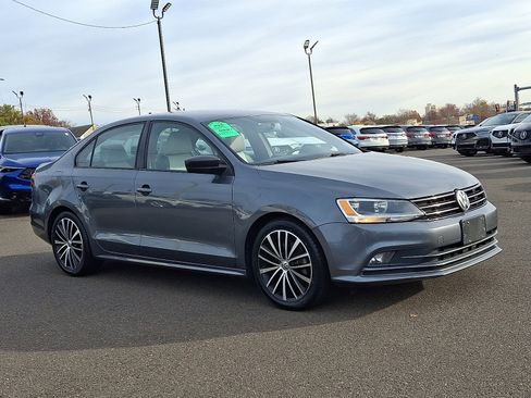 Used 2016 Volkswagen Jetta Sport image 3