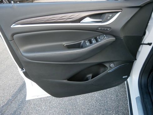 Used 2022 Buick Enclave Avenir image 12