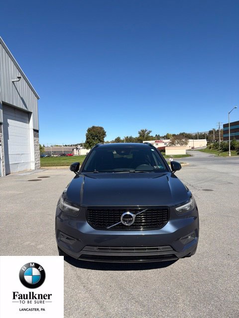 Used 2022 Volvo XC40 T5 R-Design AWD/4WD image 1