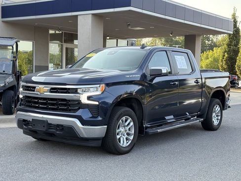 Used 2023 Chevrolet Silverado 1500 LT AWD/4WD image 7