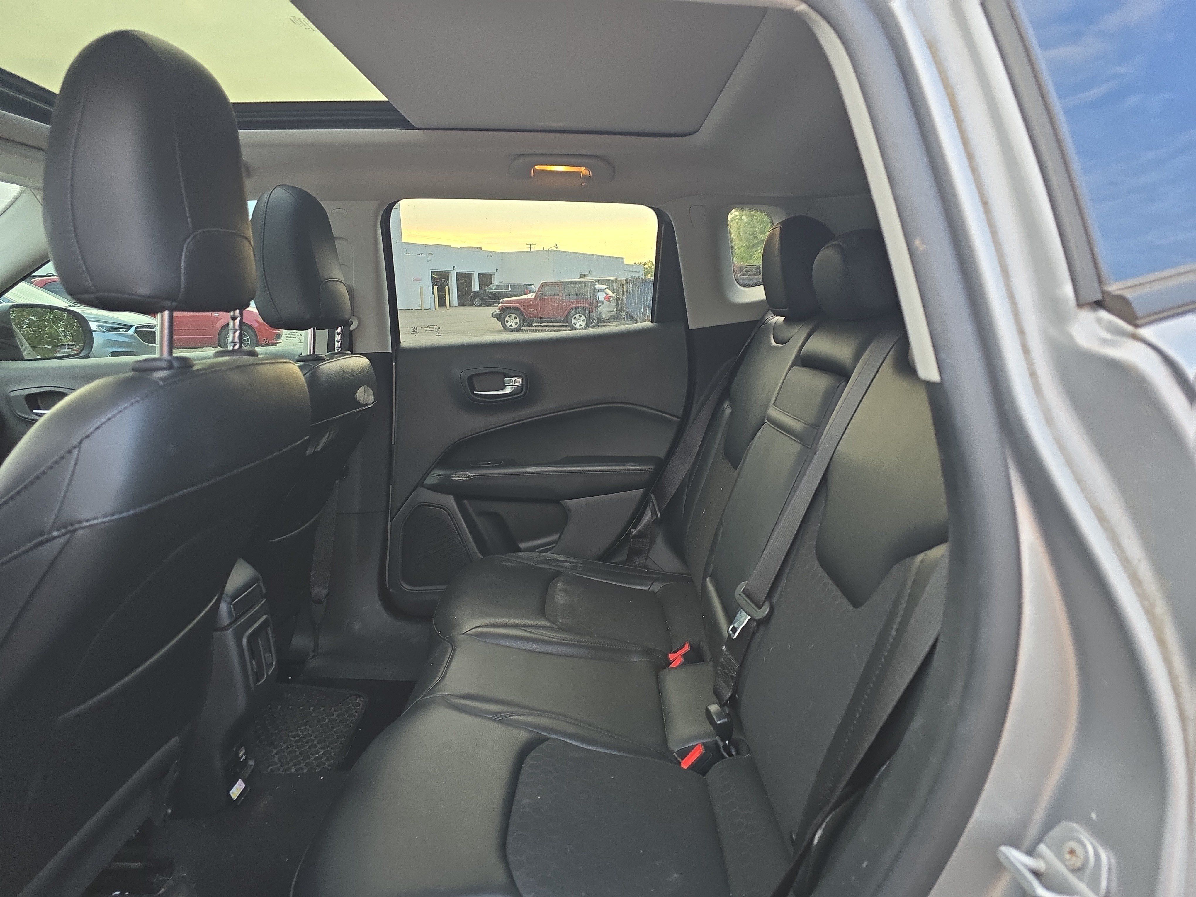 Used 2018 Jeep Compass Latitude w/ Popular Equipment Group AWD/4WD image 12