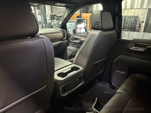 Used 2025 Chevrolet Silverado 1500 High Country w/ High Country Premium Package AWD/4WD image 18