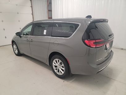 New 2025 Chrysler Pacifica Select
