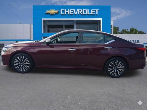 Used 2024 Nissan Altima 2.5 SV FWD image 2