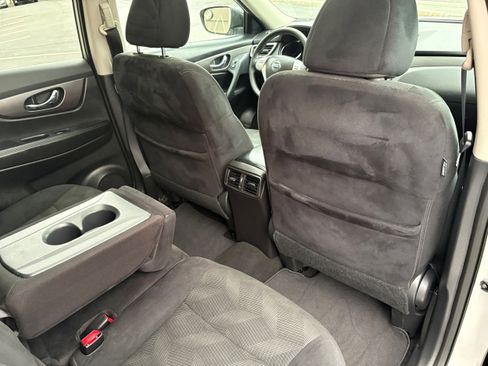 Used 2015 Nissan Rogue SV w/ SV Moonroof Package AWD/4WD image 18