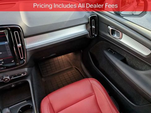 Used 2019 Volvo XC40 T5 Momentum AWD/4WD image 17