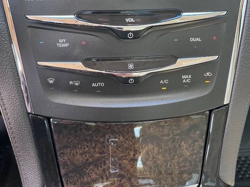 Used 2014 Lincoln MKS AWD w/ Equipment Group 201A image 27