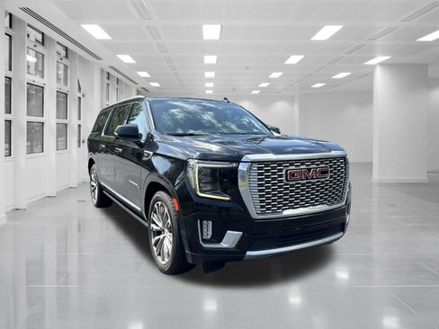 Used 2021 GMC Yukon XL Denali w/ Denali Ultimate Package RWD image 3