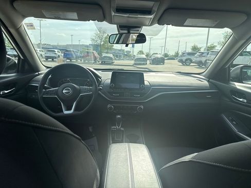 Used 2025 Nissan Altima 2.5 SV FWD image 29