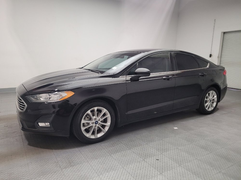 Used 2019 Ford Fusion SE w/ Equipment Group 151A FWD image 2