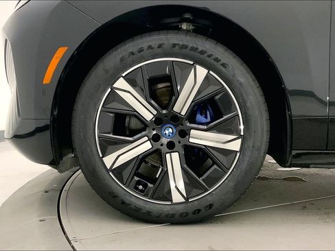 Used 2024 BMW iX xDrive50 w/ Premium Package AWD/4WD image 8