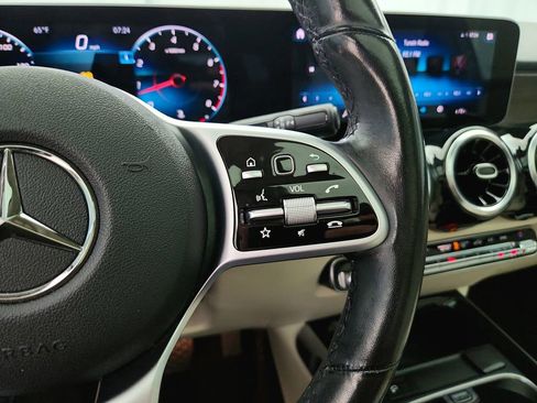 Used 2020 Mercedes-Benz GLB 250 4MATIC image 24