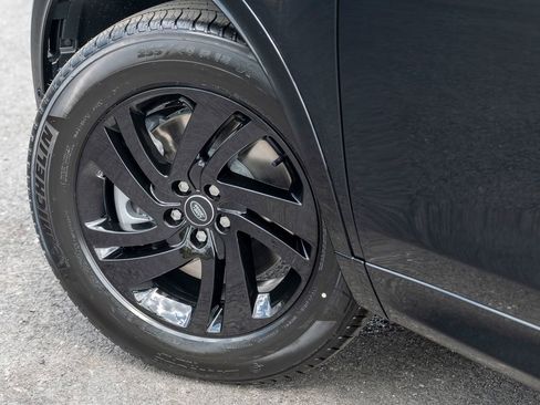 New 2025 Land Rover Discovery Sport S image 9