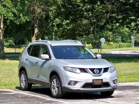Used 2014 Nissan Rogue SV w/ SV Premium Package image 3