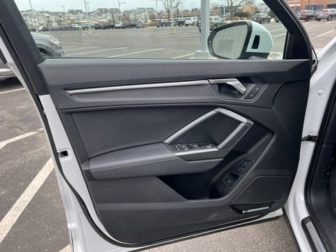 Used 2023 Audi Q3 2.0T Premium Plus w/ Premium Plus Package image 5