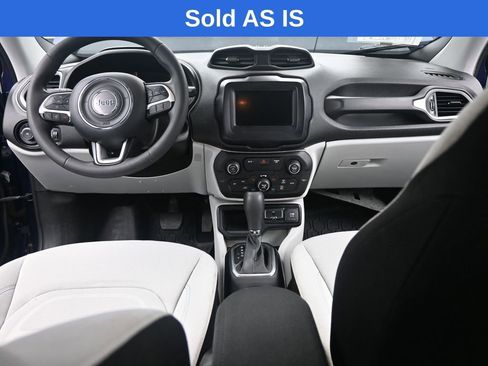 Used 2018 Jeep Renegade Latitude FWD image 24