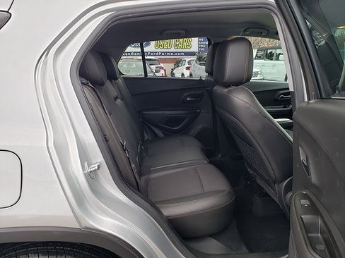 Used 2020 Chevrolet Trax LT w/ LT Convenience Package image 17