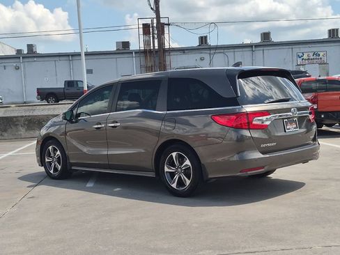 Used 2018 Honda Odyssey Touring image 4