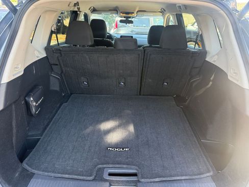 Used 2025 Nissan Rogue SV FWD image 28