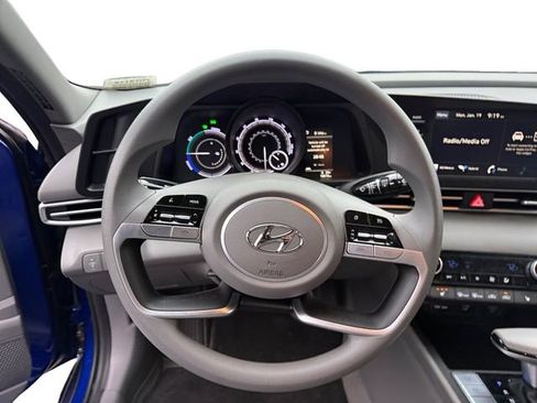 Certified 2023 Hyundai Elantra Blue image 12