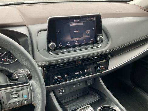 Used 2022 Nissan Rogue SV image 13