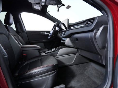 Used 2024 Ford Escape ST-Line w/ Tech Pack #1 image 9