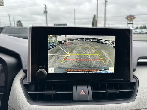 Used 2025 Toyota RAV4 XLE image 19