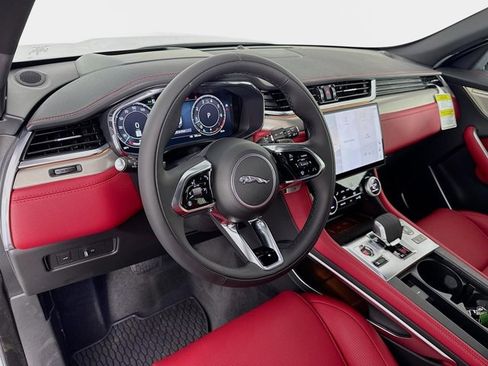 New 2026 Jaguar F-PACE R-Dynamic S image 9