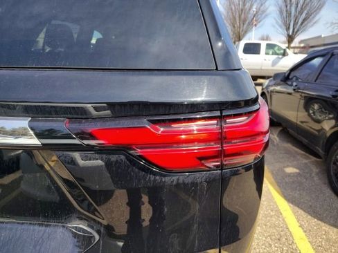 Used 2023 Chevrolet Traverse LT image 10