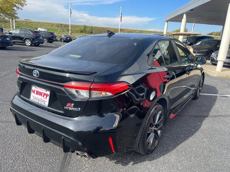 Used 2023 Toyota Corolla SE w/ SE Package FWD image 3