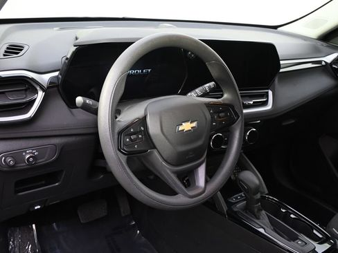 Used 2025 Chevrolet TrailBlazer LT AWD/4WD image 11