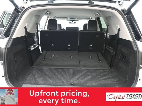 Used 2025 Nissan Pathfinder SL AWD/4WD image 30
