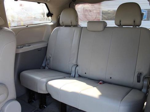 Used 2013 Toyota Sienna XLE w/ Entertainment Pkg FWD image 28