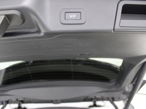 Used 2023 Land Rover Range Rover Evoque R-Dynamic S image 9