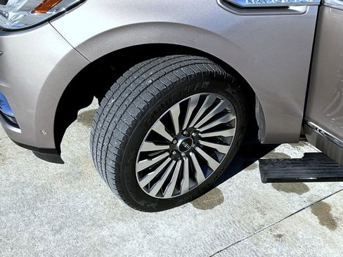 Used 2019 Lincoln Navigator L Reserve image 26