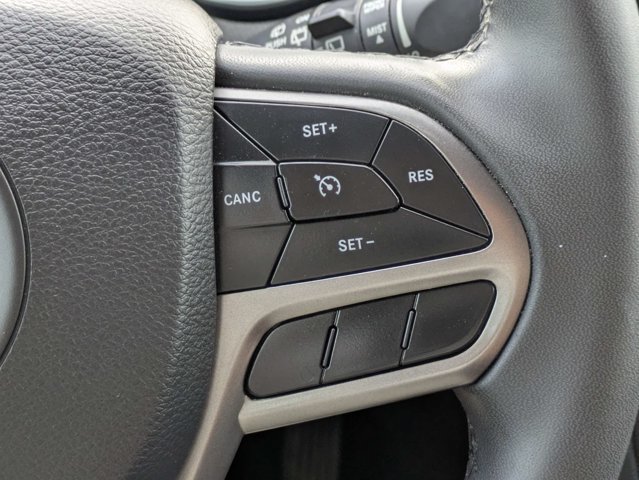 Used 2020 Jeep Cherokee Latitude Plus FWD image 26