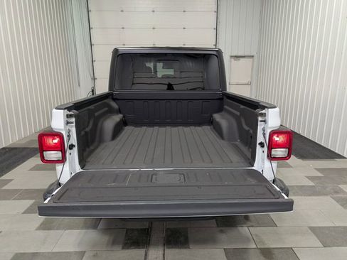 Used 2025 Jeep Gladiator Sport AWD/4WD image 22