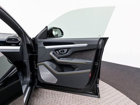 Used 2022 Lamborghini Urus image 52