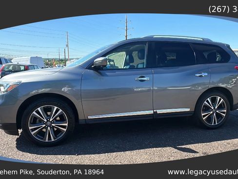 Used 2020 Nissan Pathfinder Platinum FWD image 3