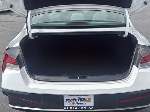 Used 2025 Hyundai Elantra Blue image 10